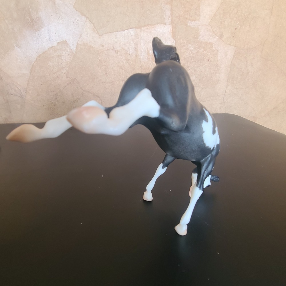 Breyer 2004 750104 Tornado Blue Roan Pinto Bucking America's Wild Mustangs Horse - Picture 5 of 12